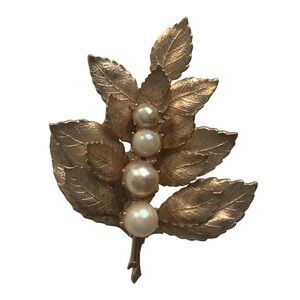 VTG Gold Plated Faux Pearl Leaf Brooch Pin Woman’s Jewelry Leaves Flower Plant
